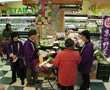 岡山県内のスーパーで京野菜の販促活動を展開する京野菜部会女性部役員
