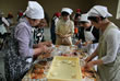 たわわ朝霧で米粉パン作りを研修する南部女性部役員ら